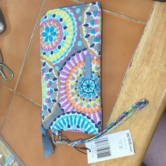 Vera Bradley RFID tech wristlet - Picture 3 of 4